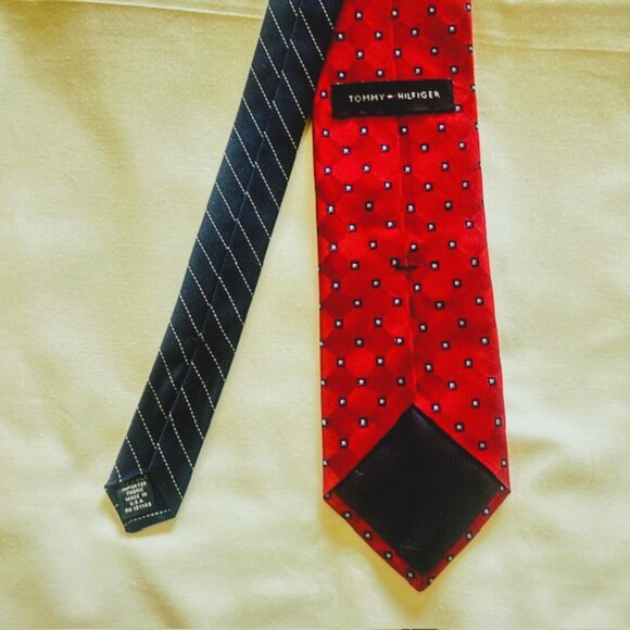 Tommy Hilfiger Mens Tie Blue and Red 58 x 3.5 in 100% Silk Navy Tail - Picture 3 of 10